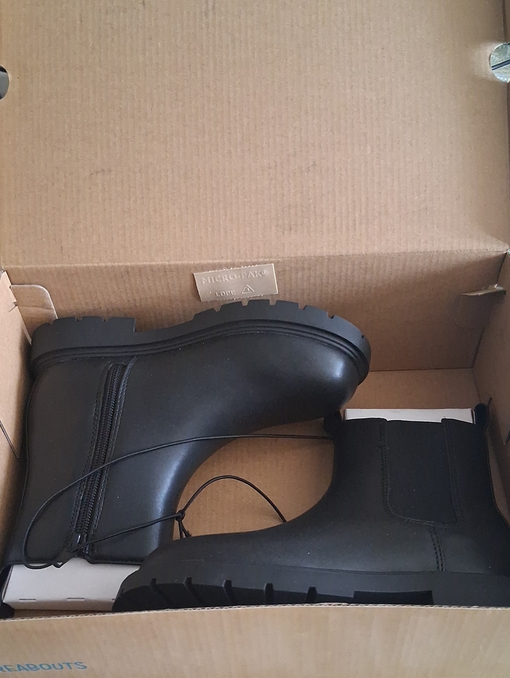 TheReabouts Black Chelsea-Style Boots